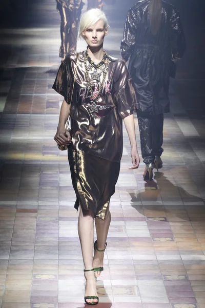 Look 9